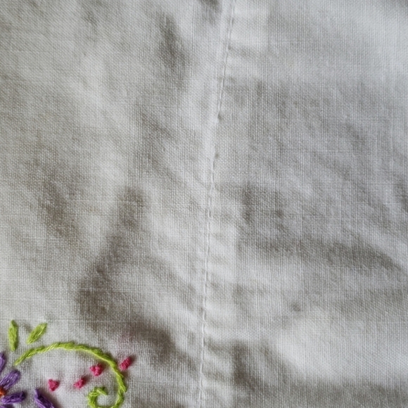 Vintage hand embroidered pillowcase. - Picture 9 of 12